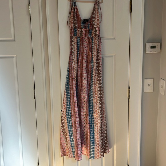 LULU’S maxin relaxin size small maxi dress bohemian print - Picture 2 of 5